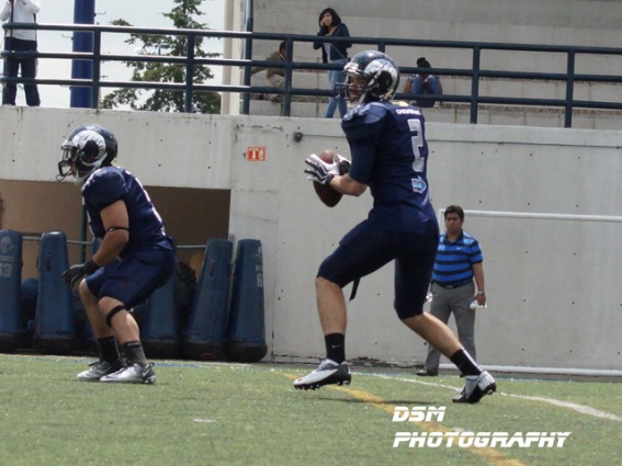 José Alberto Ortíz (2) QB de Borregos Toluca