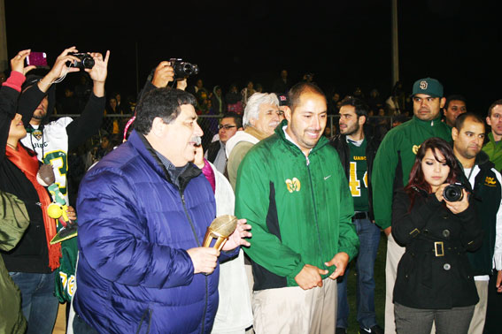 Ceremonia entrega trofeo campeón